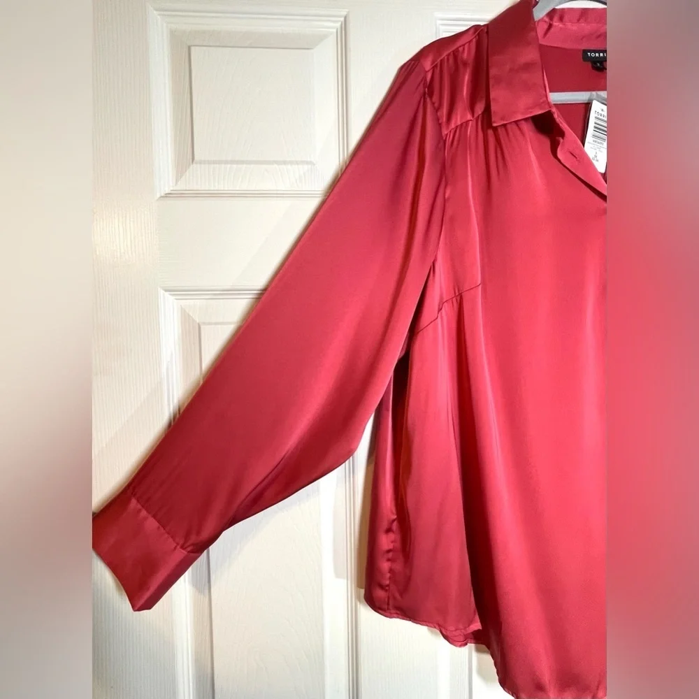 NWT TORRID Madison Satin Button-Up Long Sleeve Shirt Size 3X (22/24) Holly Berry - Picture 6 of 8